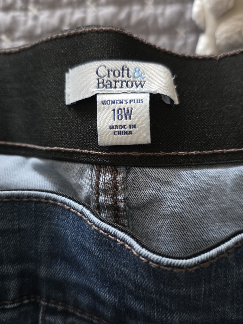 croft & barrow Straight Leg Jeans in Medium Blue Wash - Picture 10 of 10